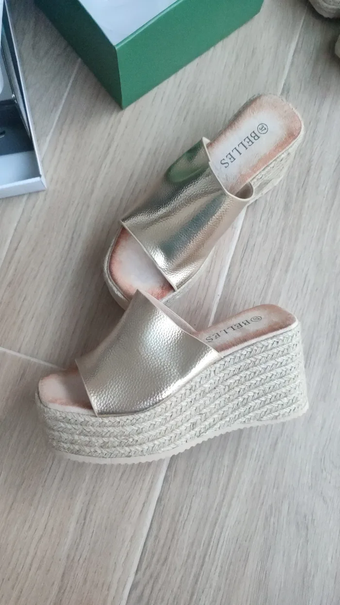 Zuecos Aura Oro
